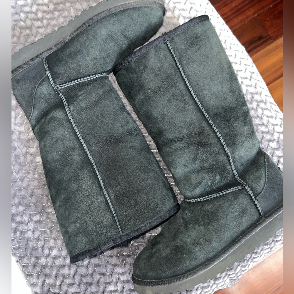 tall black Uggs
